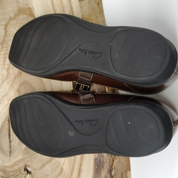 Clarks Soft Cushion Brown Leather Mary Jane Style Loafers, Size 7.5M - Picture 9 of 11